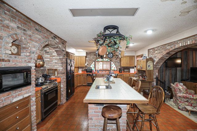 412 & 404 WHITE St, Benton, AR 72015