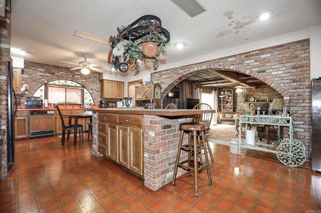412 & 404 WHITE St, Benton, AR 72015