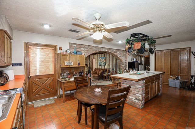 412 & 404 WHITE St, Benton, AR 72015