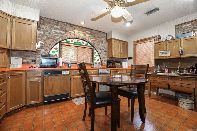412 & 404 WHITE St, Benton, AR 72015