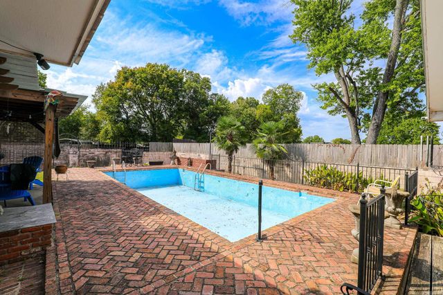 412 & 404 WHITE St, Benton, AR 72015