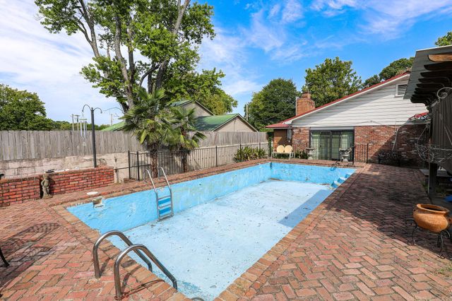 412 & 404 WHITE St, Benton, AR 72015