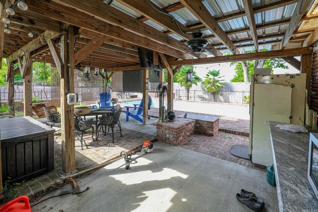 412 & 404 WHITE St, Benton, AR 72015