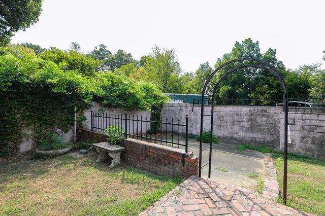 412 & 404 WHITE St, Benton, AR 72015