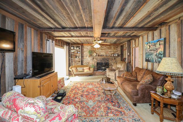 412 & 404 WHITE St, Benton, AR 72015