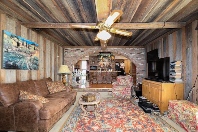 412 & 404 WHITE St, Benton, AR 72015