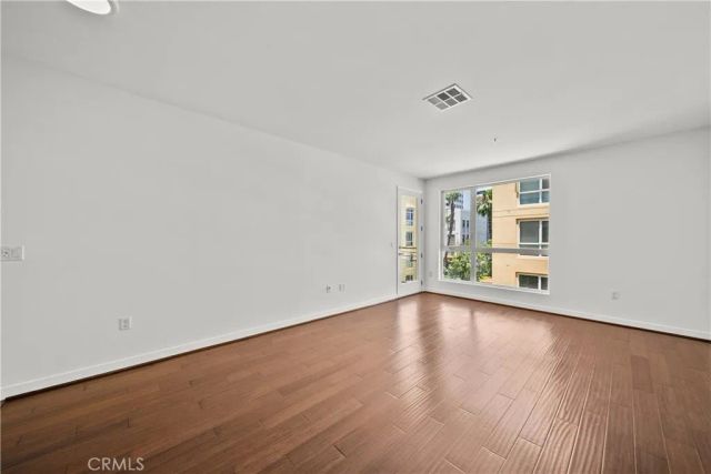 21301 Erwin 420, Woodland Hills, CA 91367