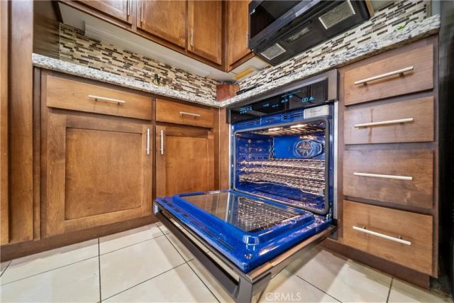 21301 Erwin 420, Woodland Hills, CA 91367
