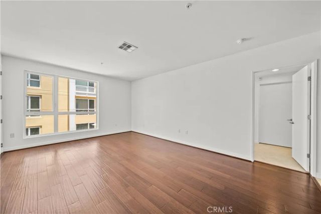 21301 Erwin 420, Woodland Hills, CA 91367