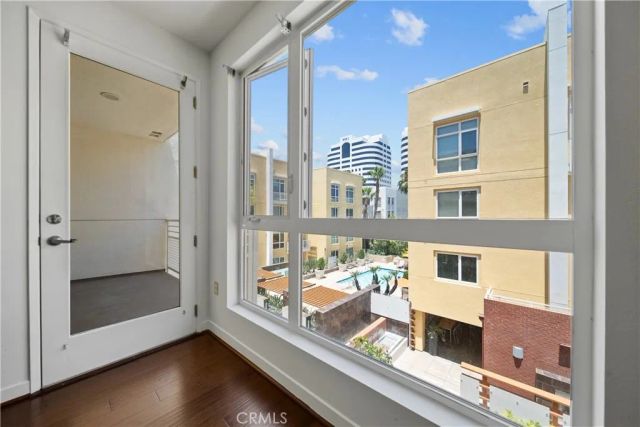 21301 Erwin 420, Woodland Hills, CA 91367