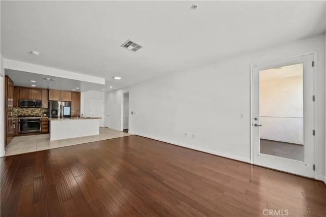 21301 Erwin 420, Woodland Hills, CA 91367