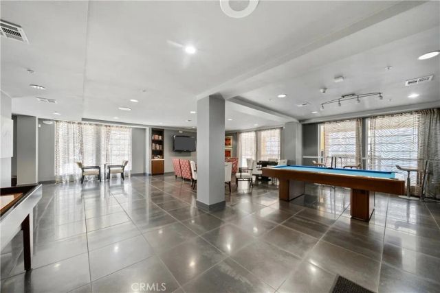 21301 Erwin 420, Woodland Hills, CA 91367