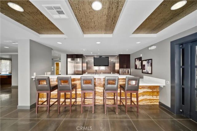 21301 Erwin 420, Woodland Hills, CA 91367
