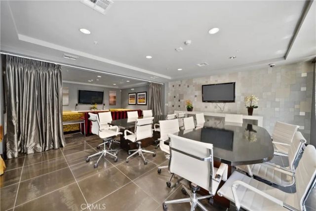 21301 Erwin 420, Woodland Hills, CA 91367