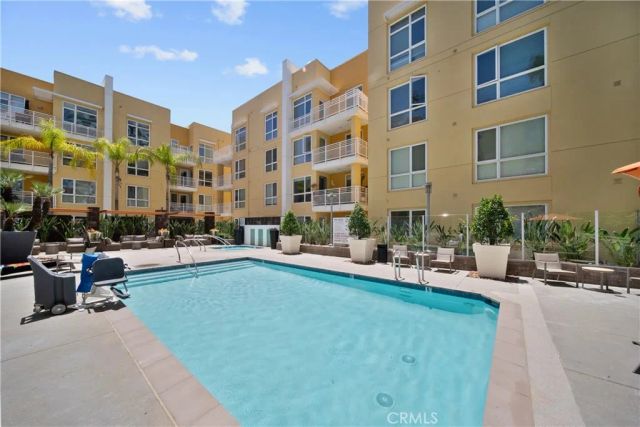 21301 Erwin 420, Woodland Hills, CA 91367