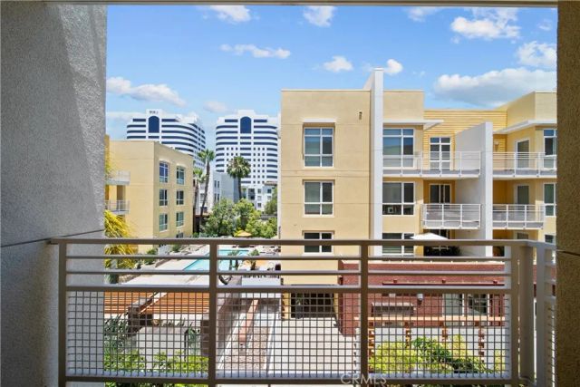 21301 Erwin 420, Woodland Hills, CA 91367