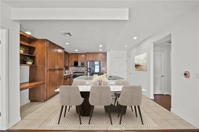21301 Erwin 420, Woodland Hills, CA 91367