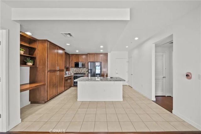 21301 Erwin 420, Woodland Hills, CA 91367