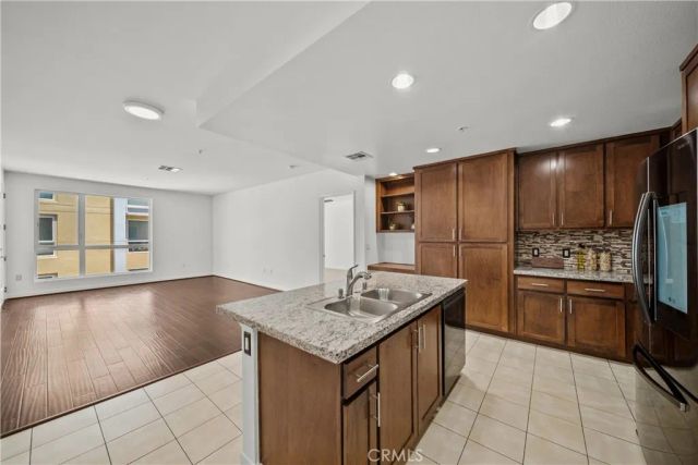 21301 Erwin 420, Woodland Hills, CA 91367