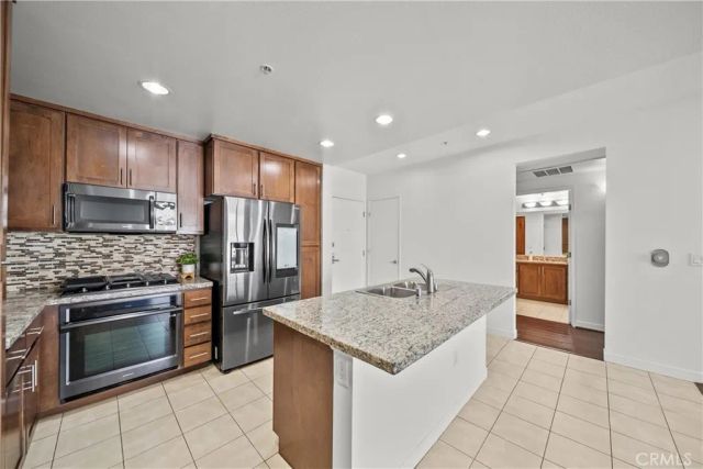 21301 Erwin 420, Woodland Hills, CA 91367