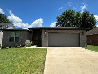 964 S Liberty Drive, Fayetteville, AR 72701
