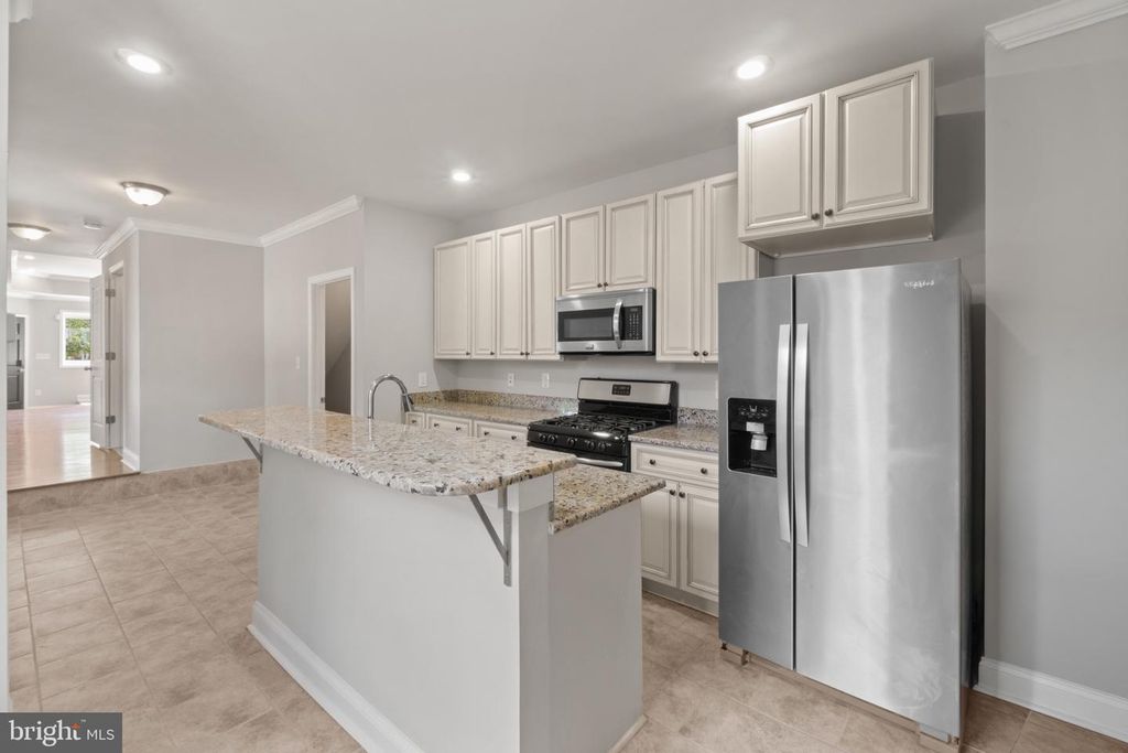 Image 10 of property listing at 101 EAST AVE, Baltimore, MD 21224