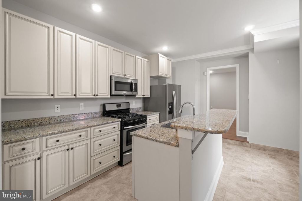 Image 11 of property listing at 101 EAST AVE, Baltimore, MD 21224