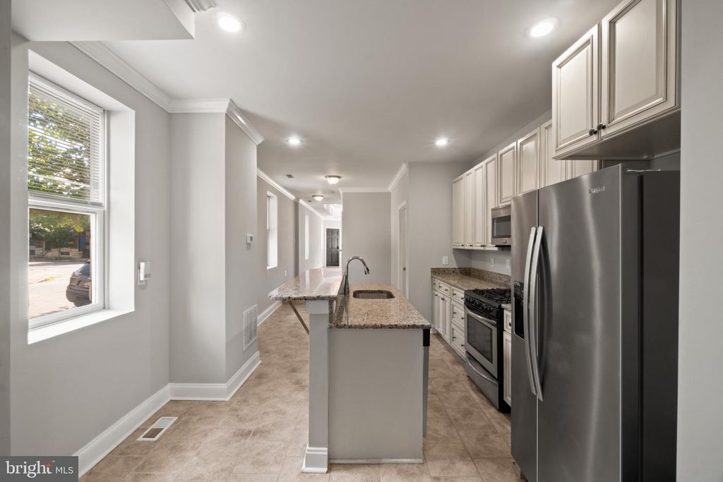 Image 12 of property listing at 101 EAST AVE, Baltimore, MD 21224