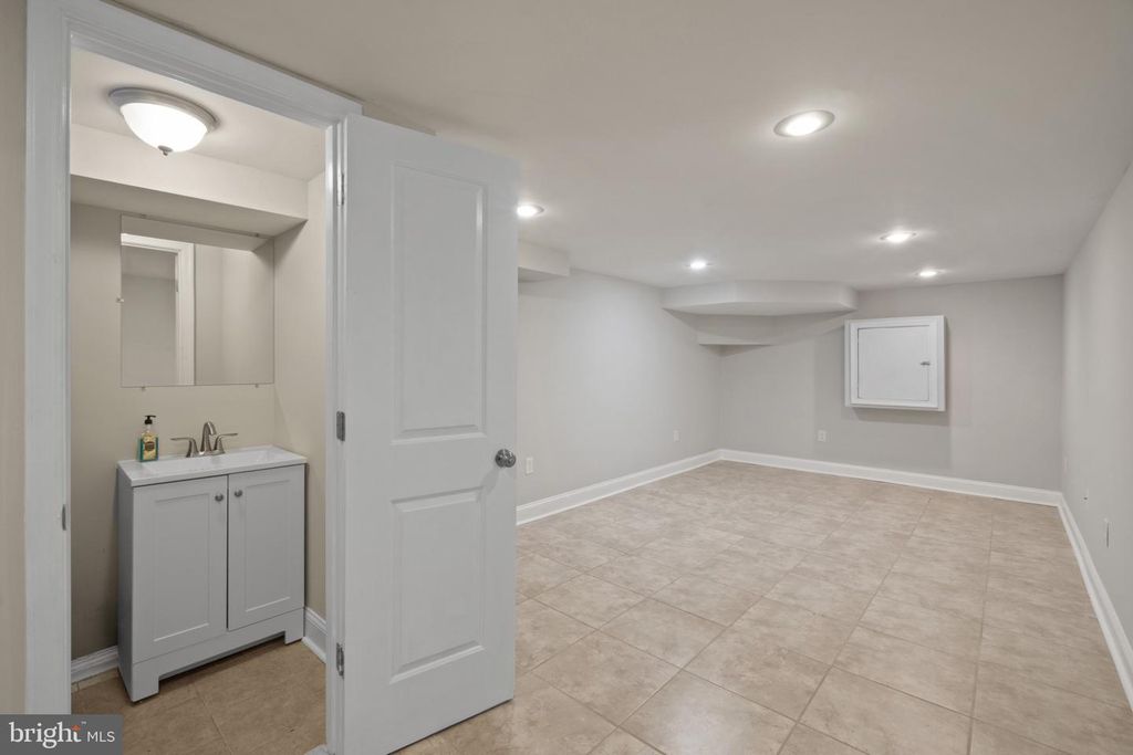 Image 32 of property listing at 101 EAST AVE, Baltimore, MD 21224