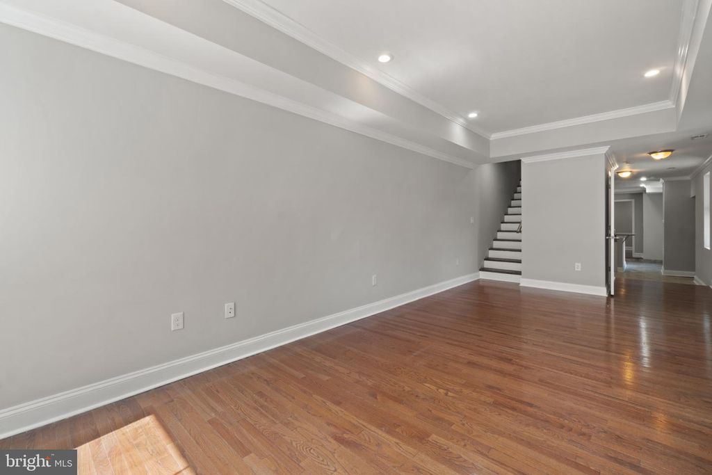 Image 6 of property listing at 101 EAST AVE, Baltimore, MD 21224
