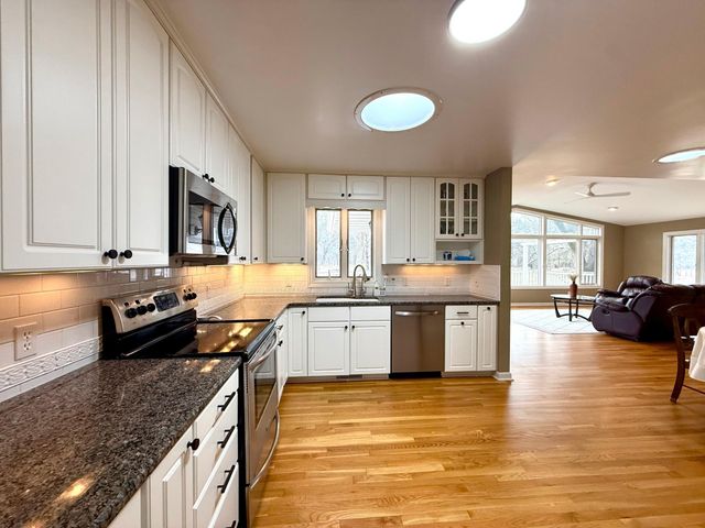 2211 Lenwood Drive SW, Rochester, MN 55902