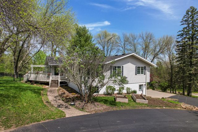 2211 Lenwood Drive SW, Rochester, MN 55902