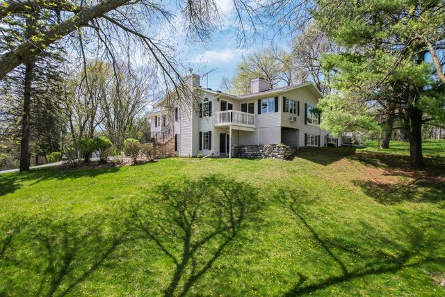 2211 Lenwood Drive SW, Rochester, MN 55902