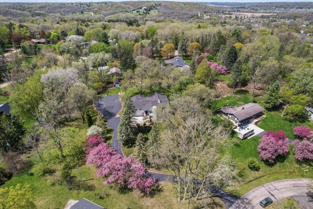 2211 Lenwood Drive SW, Rochester, MN 55902