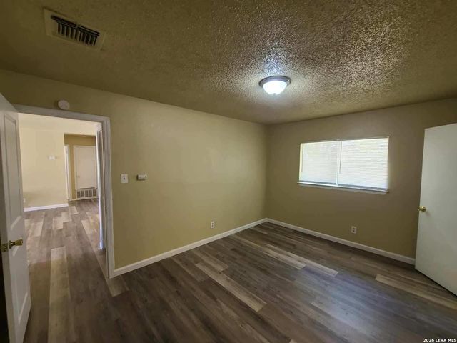 9418 QUICKSILVER DR, San Antonio, TX 78245