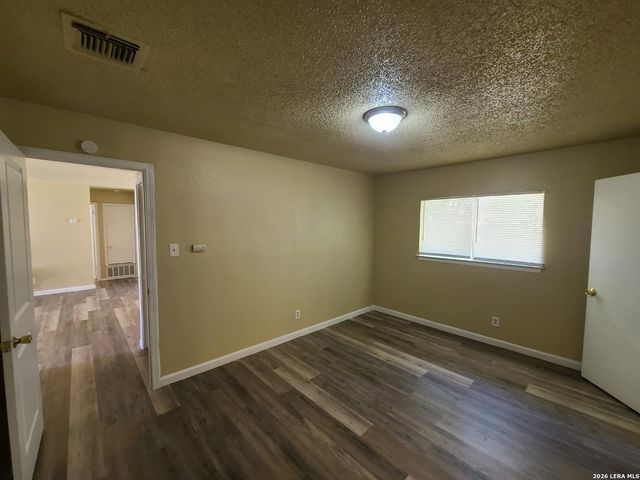 9418 QUICKSILVER DR, San Antonio, TX 78245