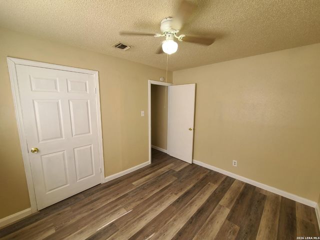 9418 QUICKSILVER DR, San Antonio, TX 78245