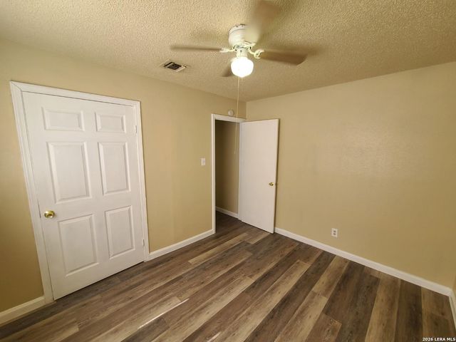 9418 QUICKSILVER DR, San Antonio, TX 78245