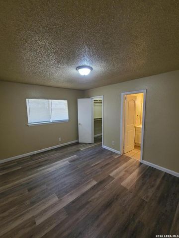 9418 QUICKSILVER DR, San Antonio, TX 78245