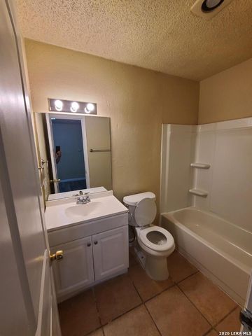 9418 QUICKSILVER DR, San Antonio, TX 78245