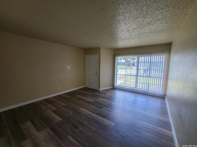 9418 QUICKSILVER DR, San Antonio, TX 78245