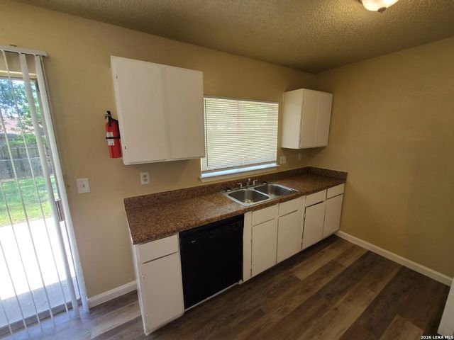 9418 QUICKSILVER DR, San Antonio, TX 78245