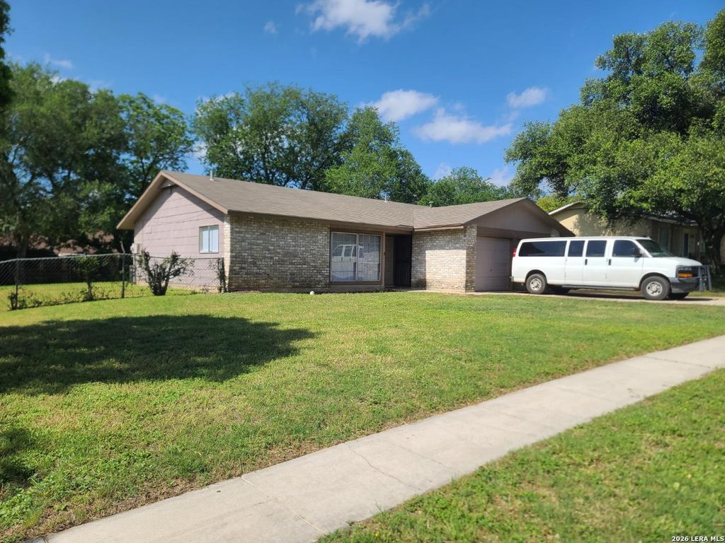 9418 QUICKSILVER DR, San Antonio, TX 78245