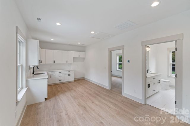 1529 Beckwith Place, Charlotte, NC 28205