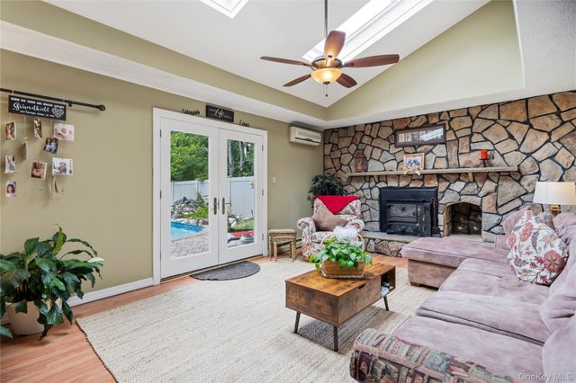 11 Edison Drive, Huntington Station, NY 11746