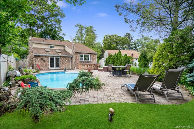 11 Edison Drive, Huntington Station, NY 11746