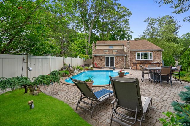 11 Edison Drive, Huntington Station, NY 11746