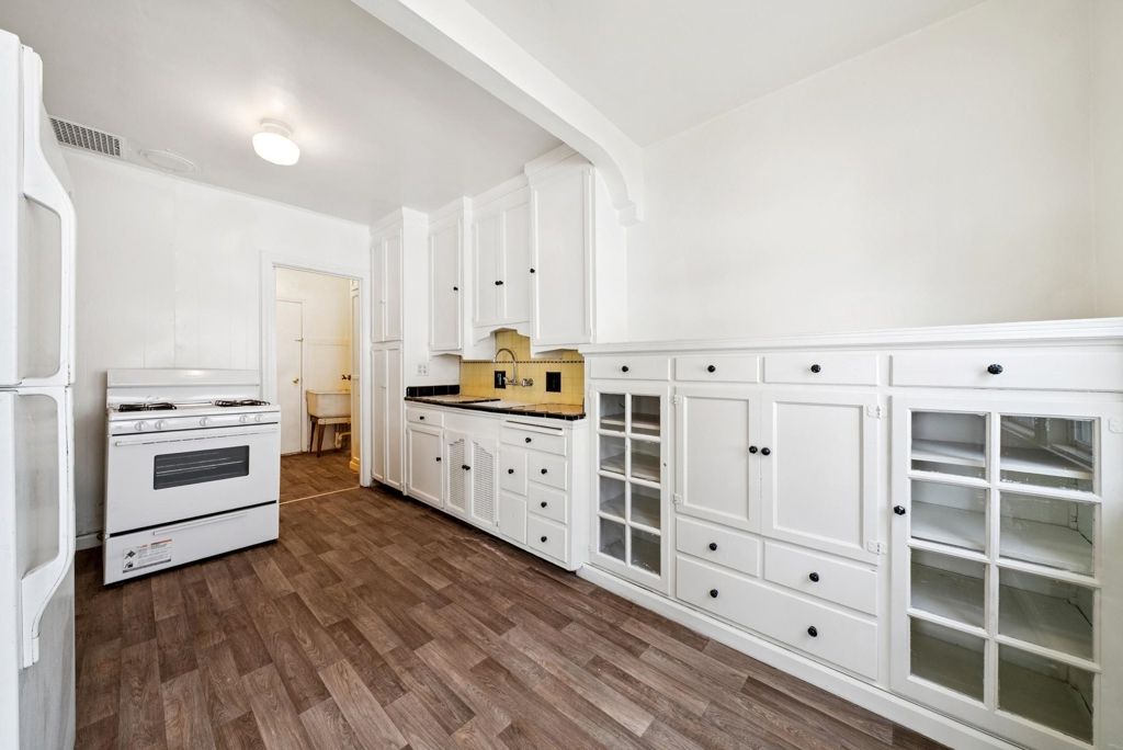 Image 39 of property listing at 310 W 10th St, Antioch, CA 94509