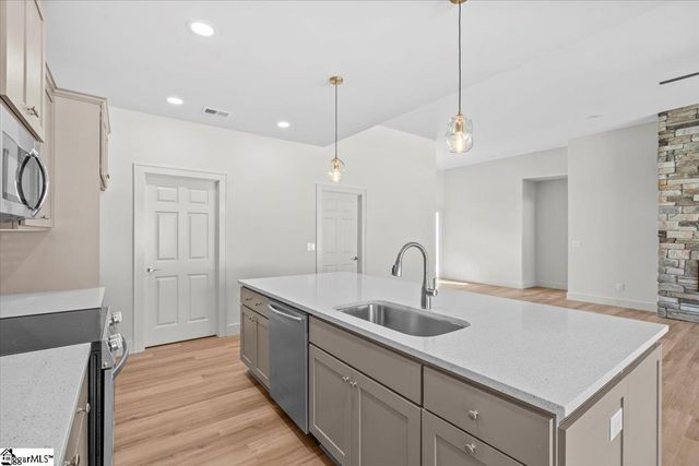 104 Wood Road, Taylors, SC 29687