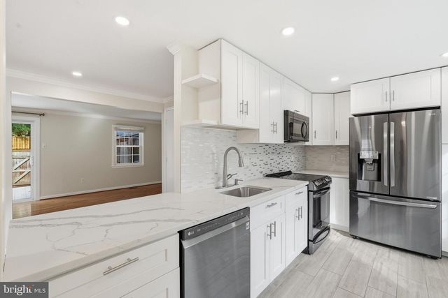 3158 ELLENWOOD DR, Fairfax, VA 22031